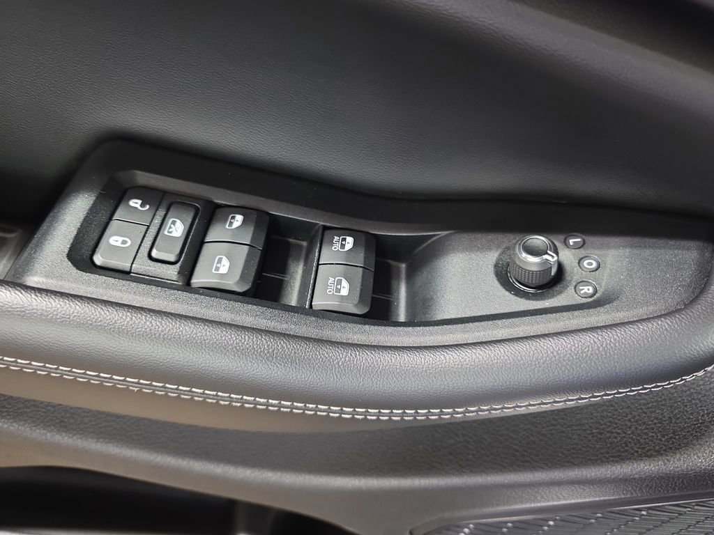 Used 2023 Jeep Grand Cherokee Laredo image 25