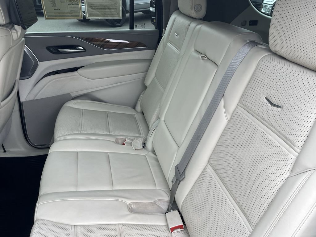 Used 2022 Cadillac Escalade ESV Premium Luxury Platinum w/ Heavy-Duty Trailer Package image 18