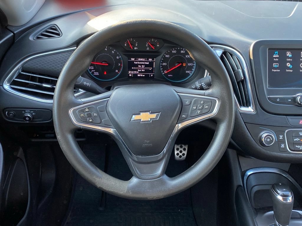 Used 2017 Chevrolet Malibu LT FWD image 18