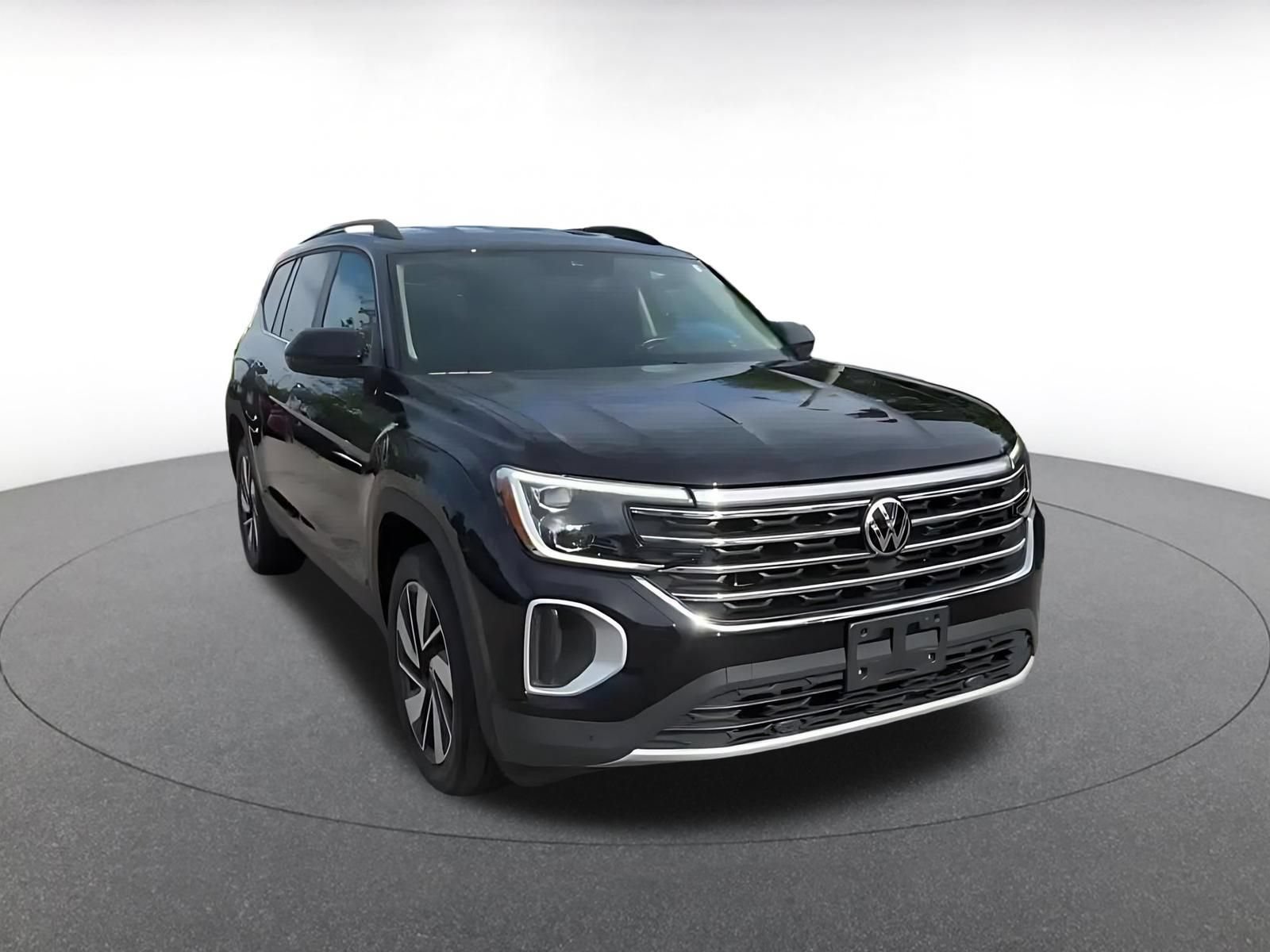 Used 2025 Volkswagen Atlas SE AWD/4WD image 3