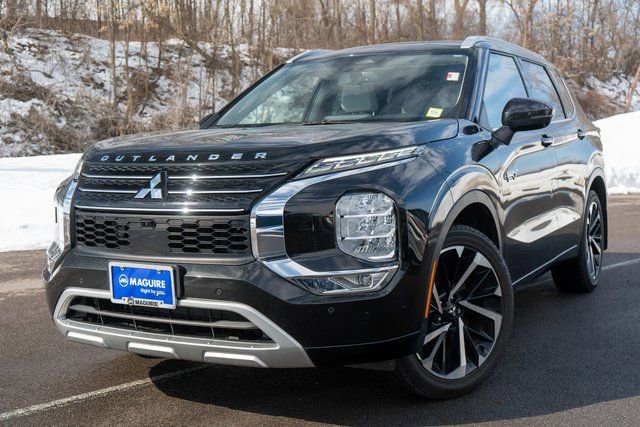 Used 2023 Mitsubishi Outlander 4WD Plug-In Hybrid image 1