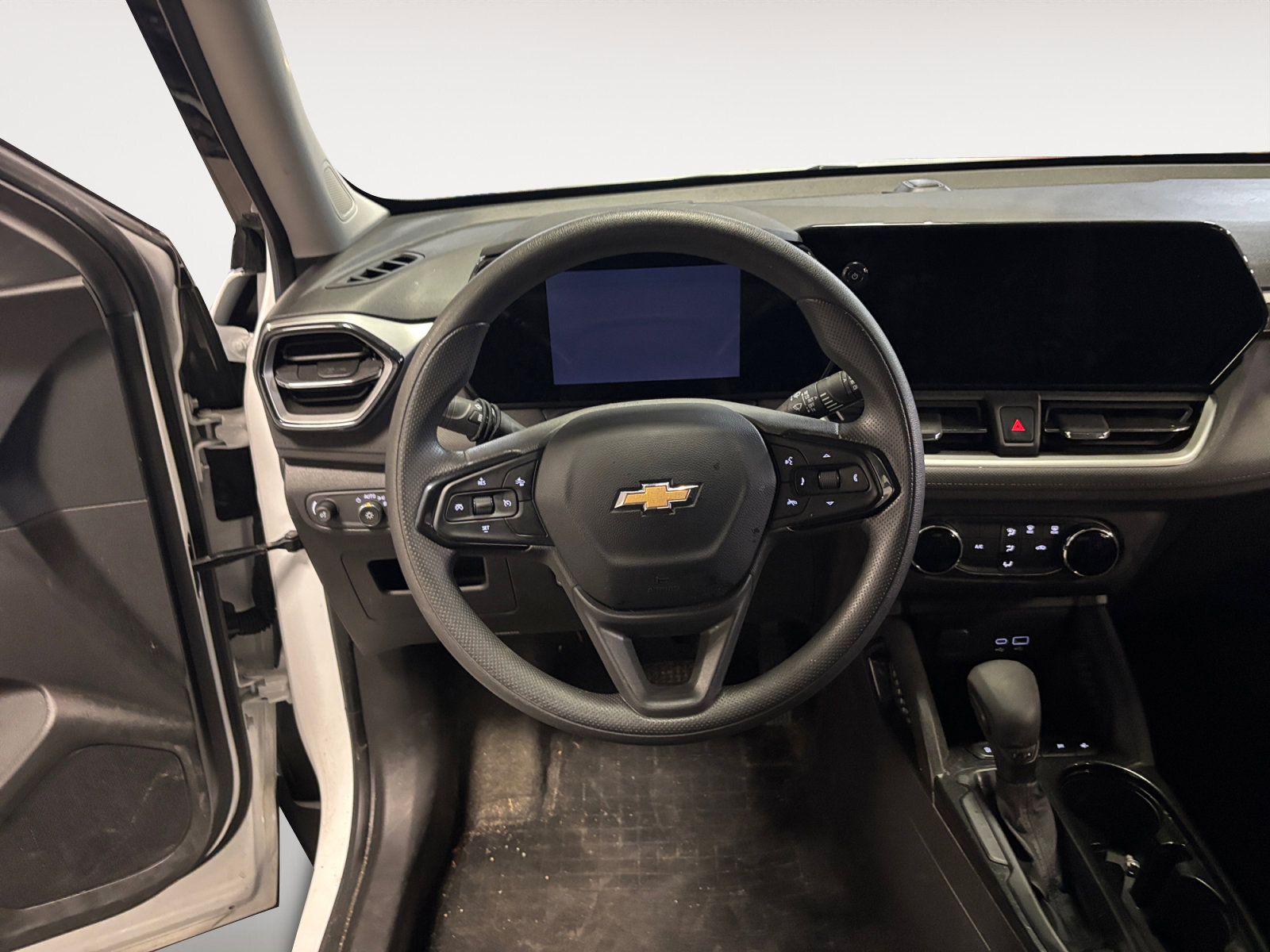Used 2024 Chevrolet TrailBlazer LS w/ LS Convenience Package image 12