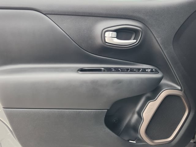 Used 2023 Jeep Renegade Latitude AWD/4WD image 22