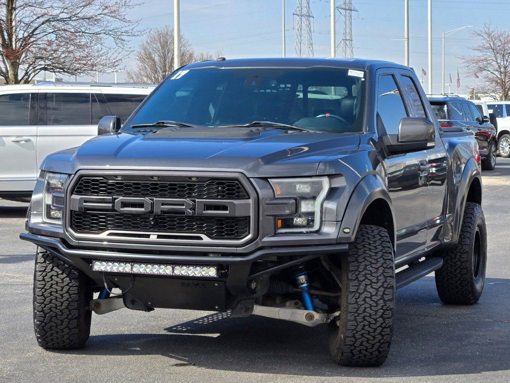 Used 2017 Ford F150 Raptor w/ Equipment Group 802A Luxury image 4