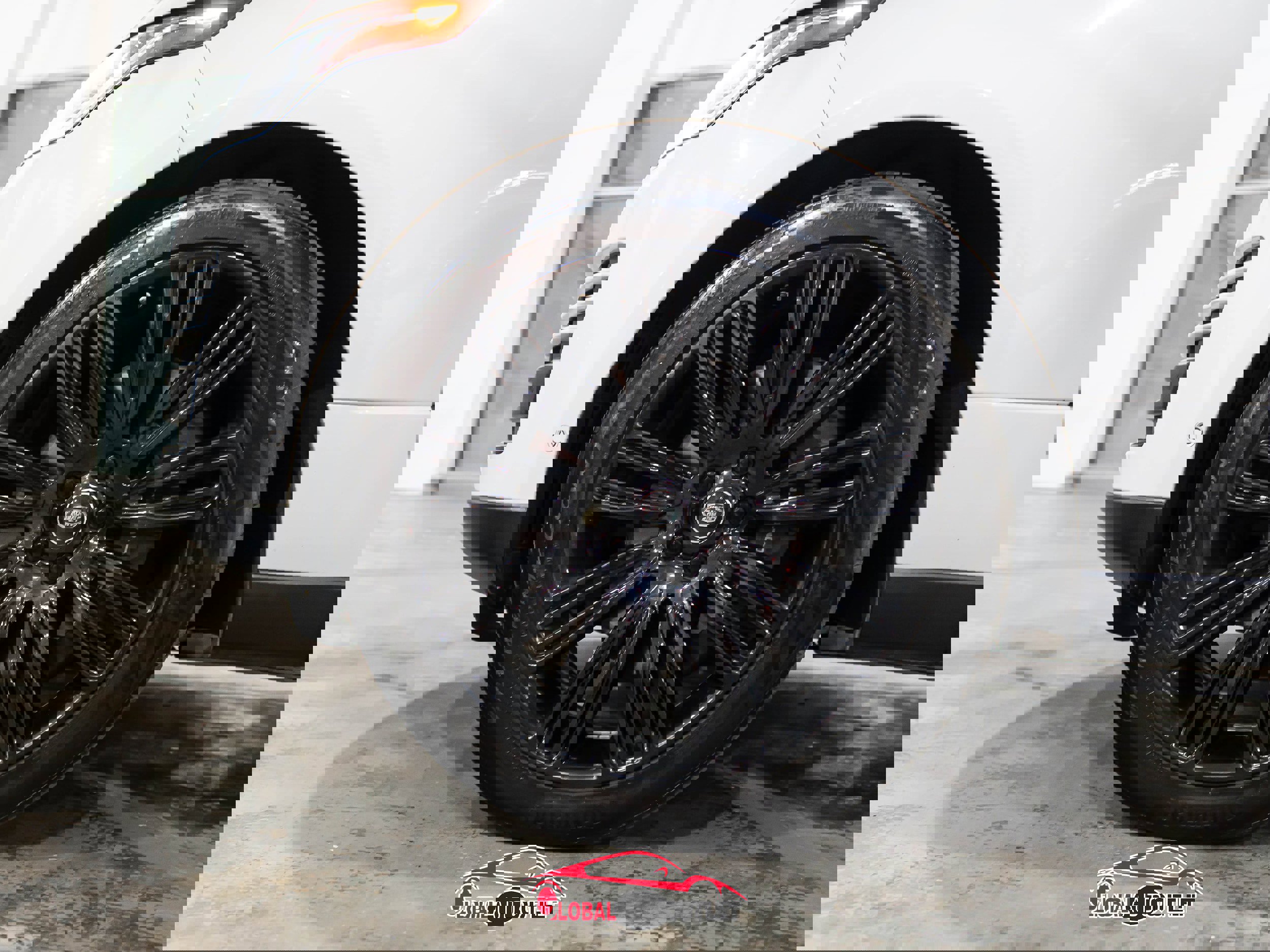 Used 2018 Land Rover Range Rover Long Wheelbase Supercharged image 9