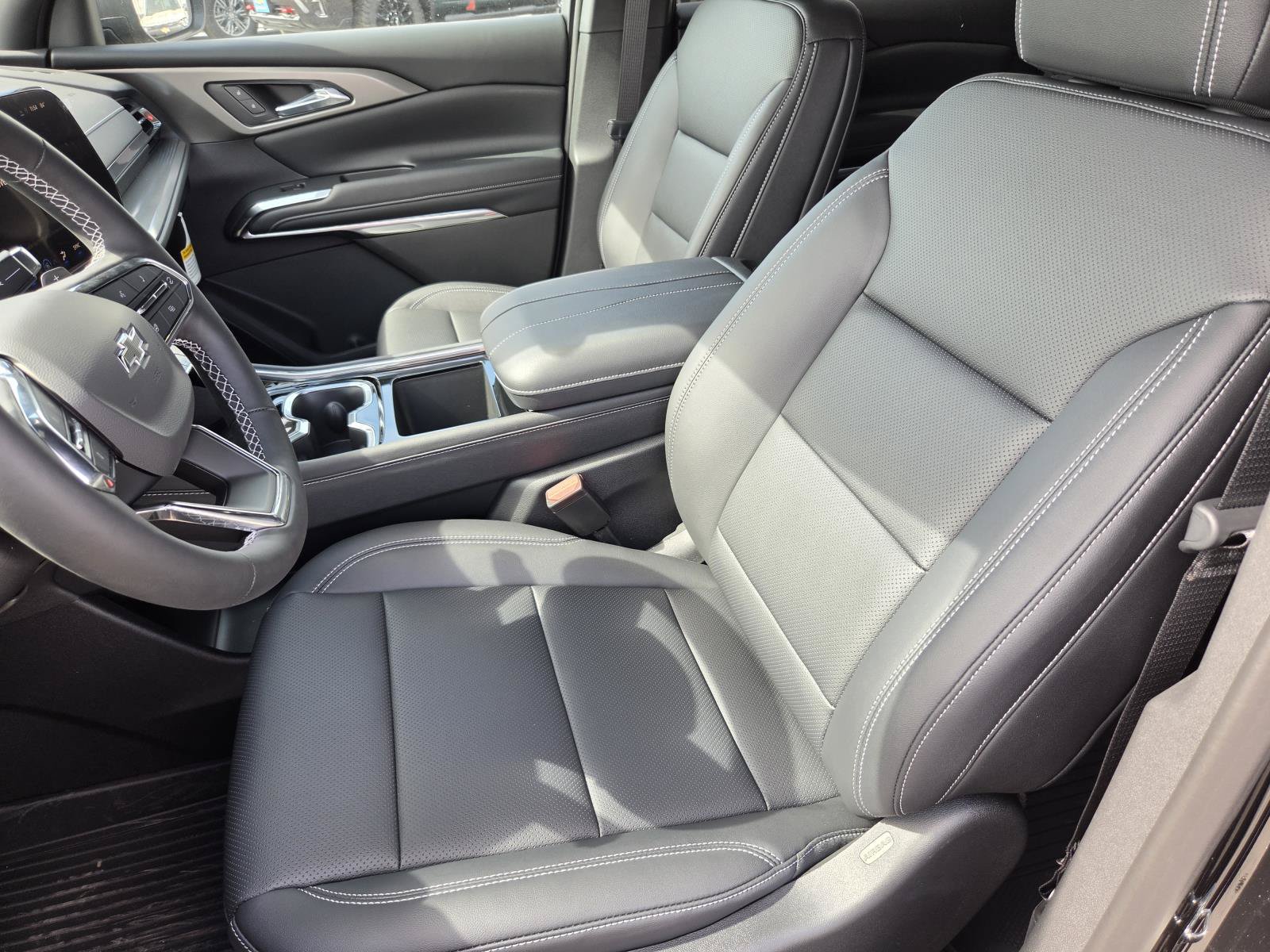 New 2027 Chevrolet Traverse LT w/ Midnight/Sport Edition FWD image 15