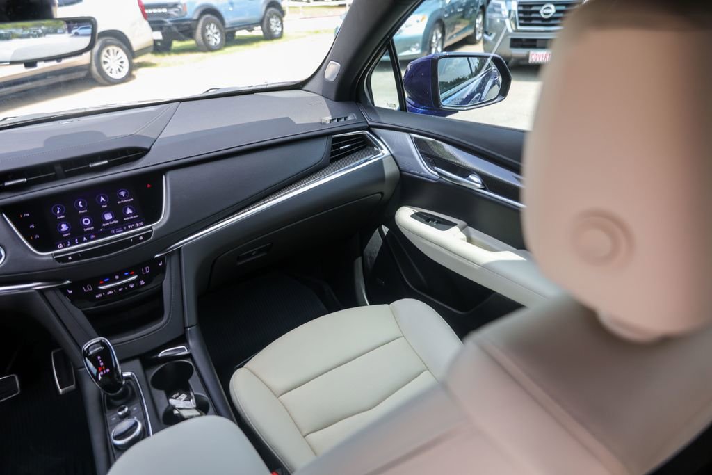 Certified 2025 Cadillac XT5 Sportv w/ Technology Package AWD/4WD image 28