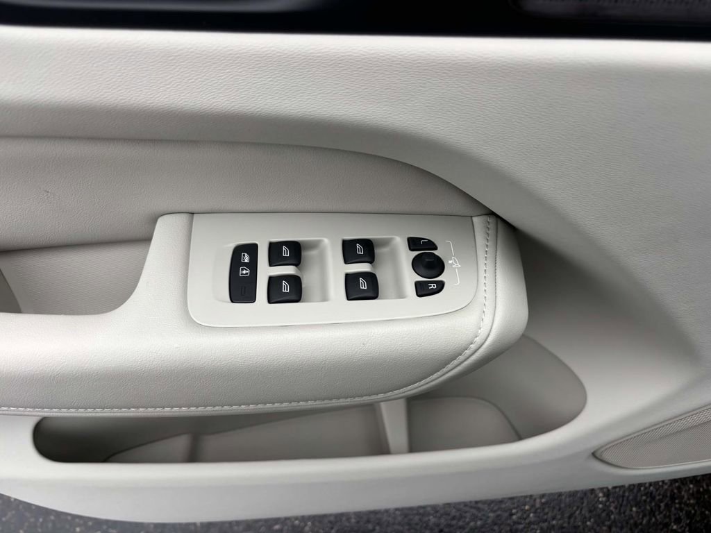 New 2026 Volvo XC60 B5 Ultra w/ Protection Package Premier image 13