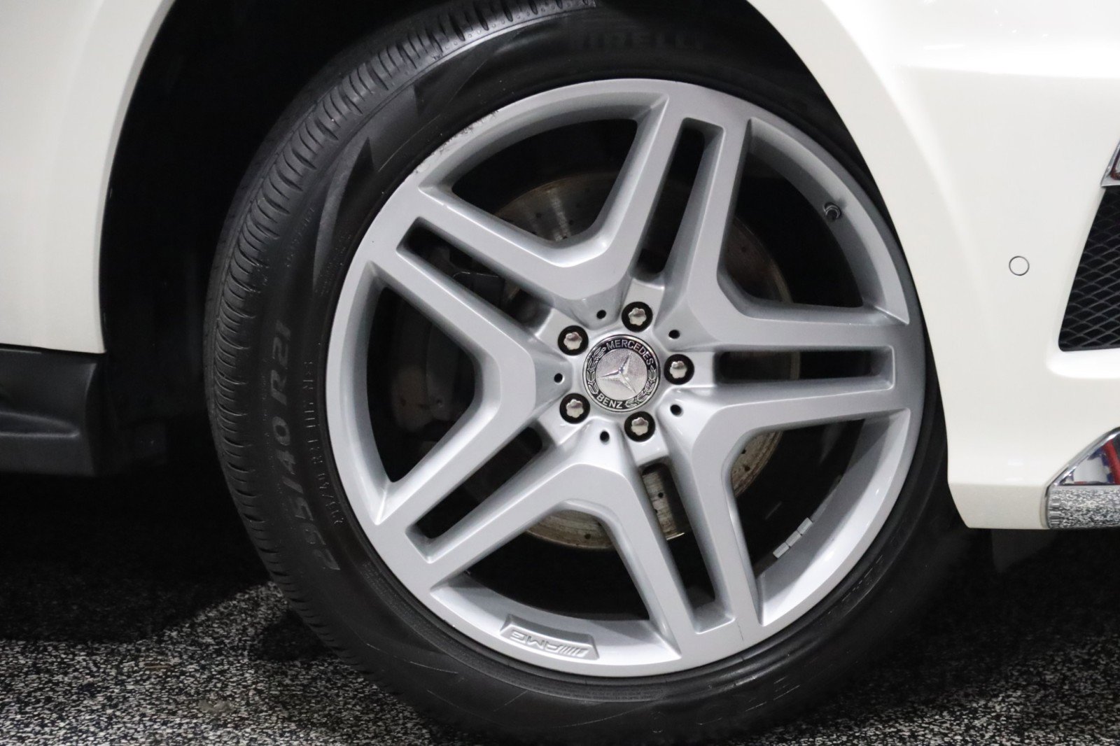 Used 2013 Mercedes-Benz GL 550 4MATIC AMG Sport 4dr Suv image 4