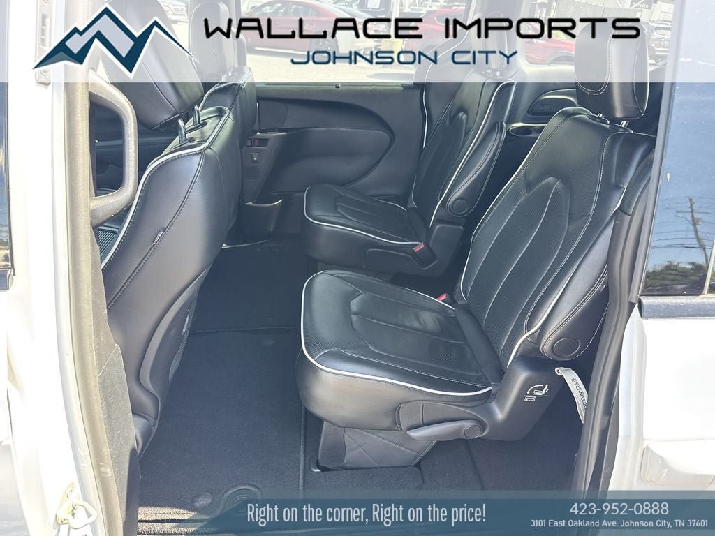 Used 2025 Chrysler Pacifica Limited FWD image 34