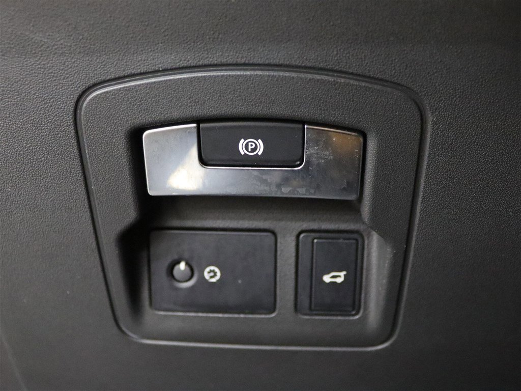 Used 2020 Land Rover Range Rover Velar R-Dynamic HSE image 34