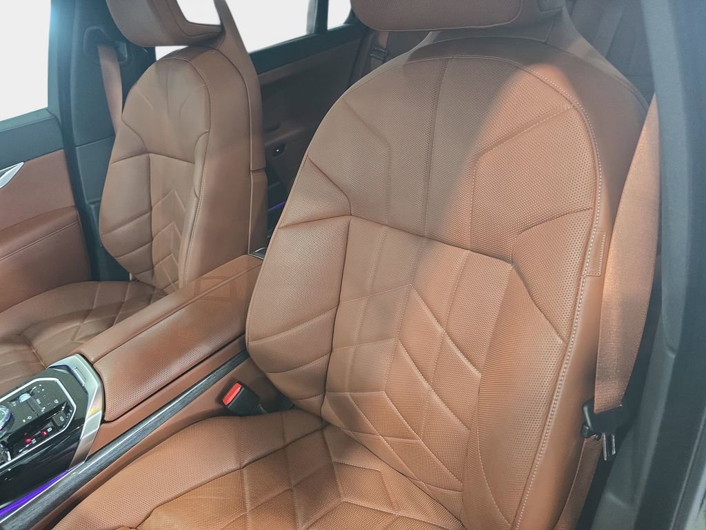 Certified 2023 BMW 760i xDrive AWD/4WD image 23