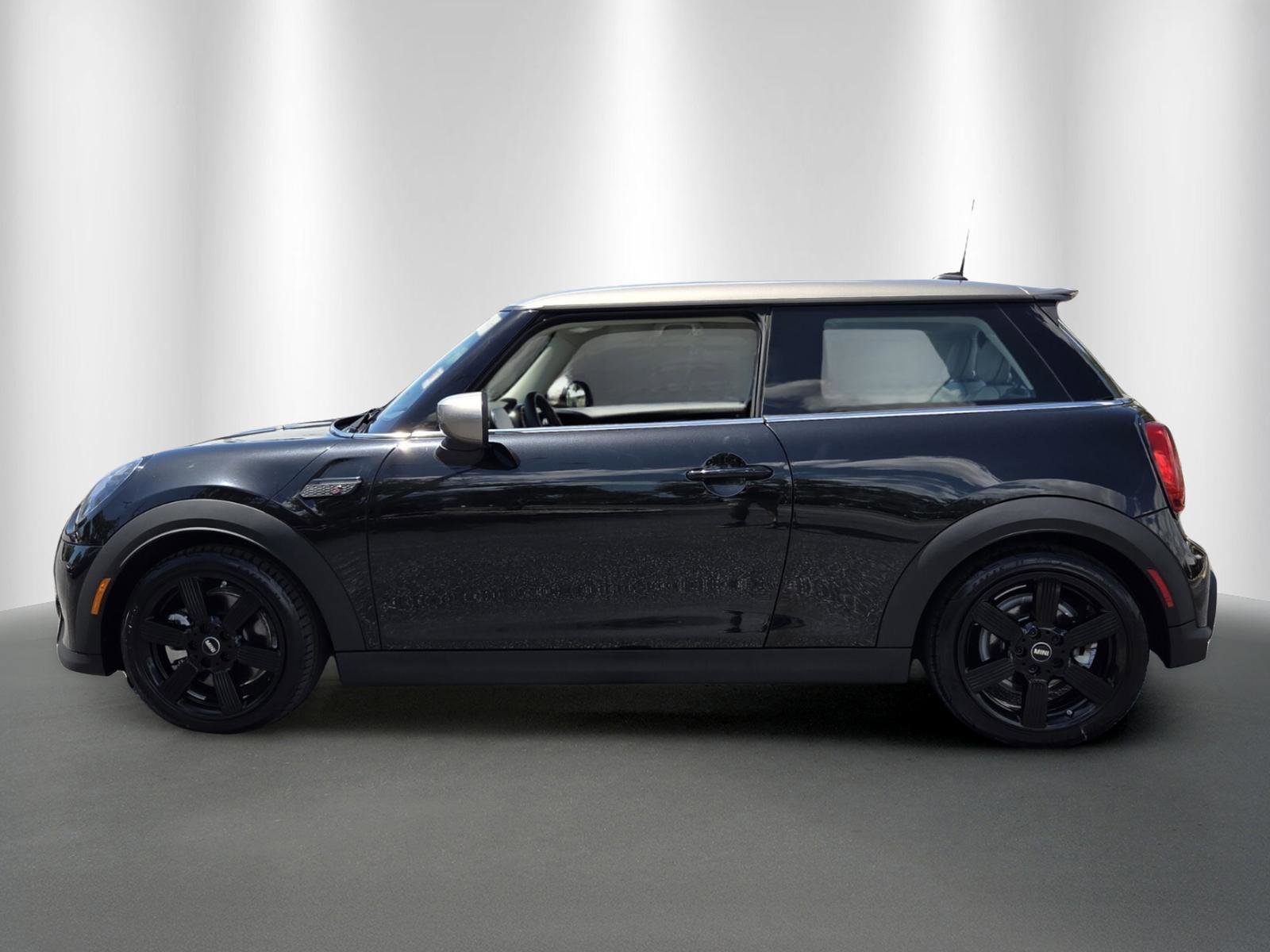 Used 2023 MINI Cooper S w/ Signature Upholstery Package FWD image 4