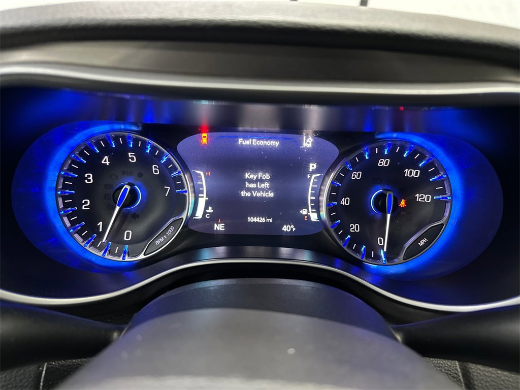 Used 2017 Chrysler Pacifica Limited w/ UConnect Theater Package image 32