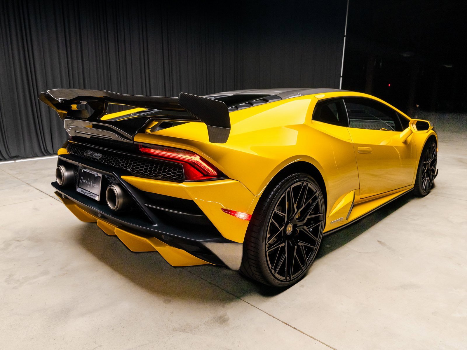 Used 2022 Lamborghini Huracan EVO image 15