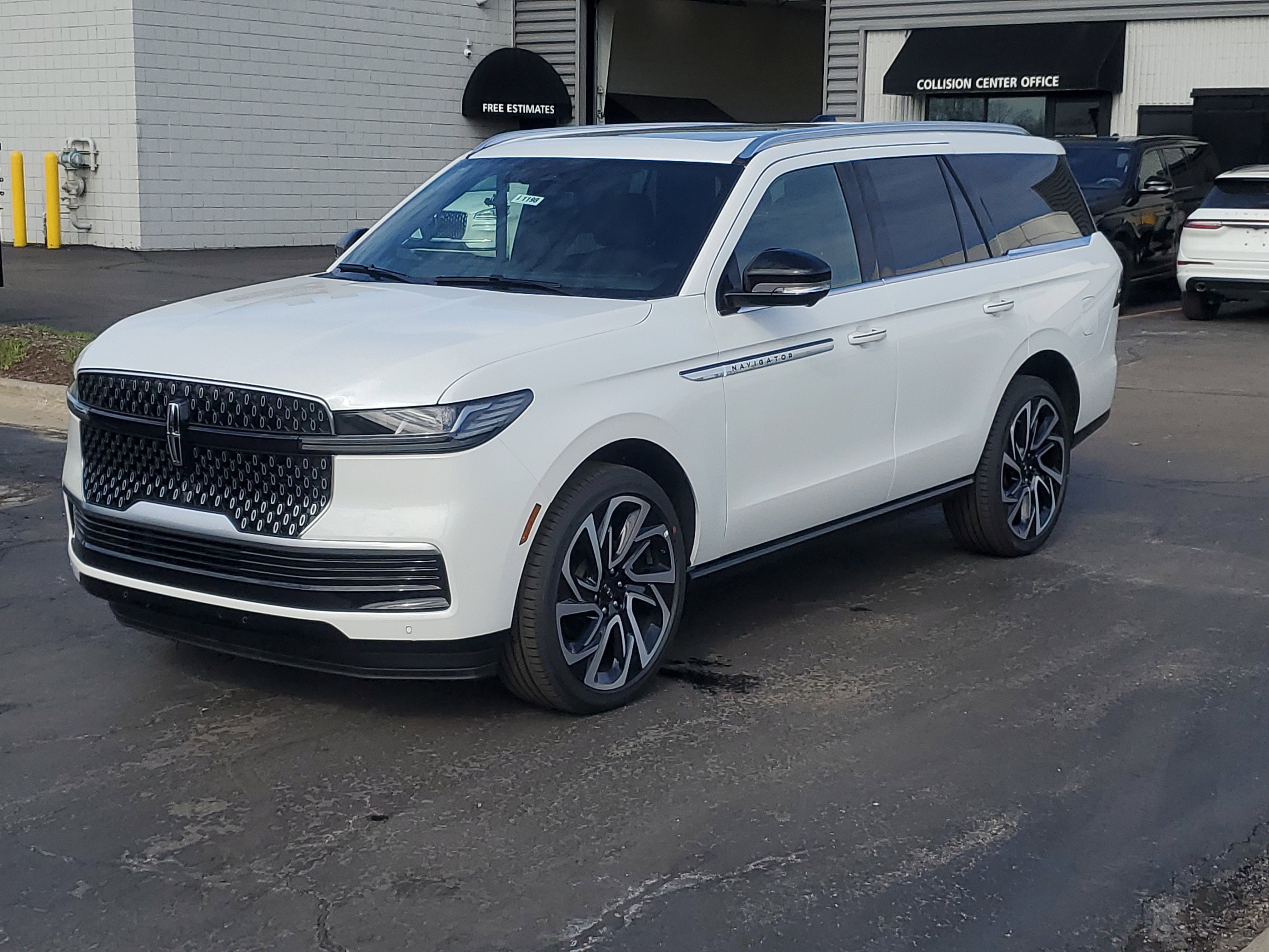 New 2026 Lincoln Navigator Reserve video 2