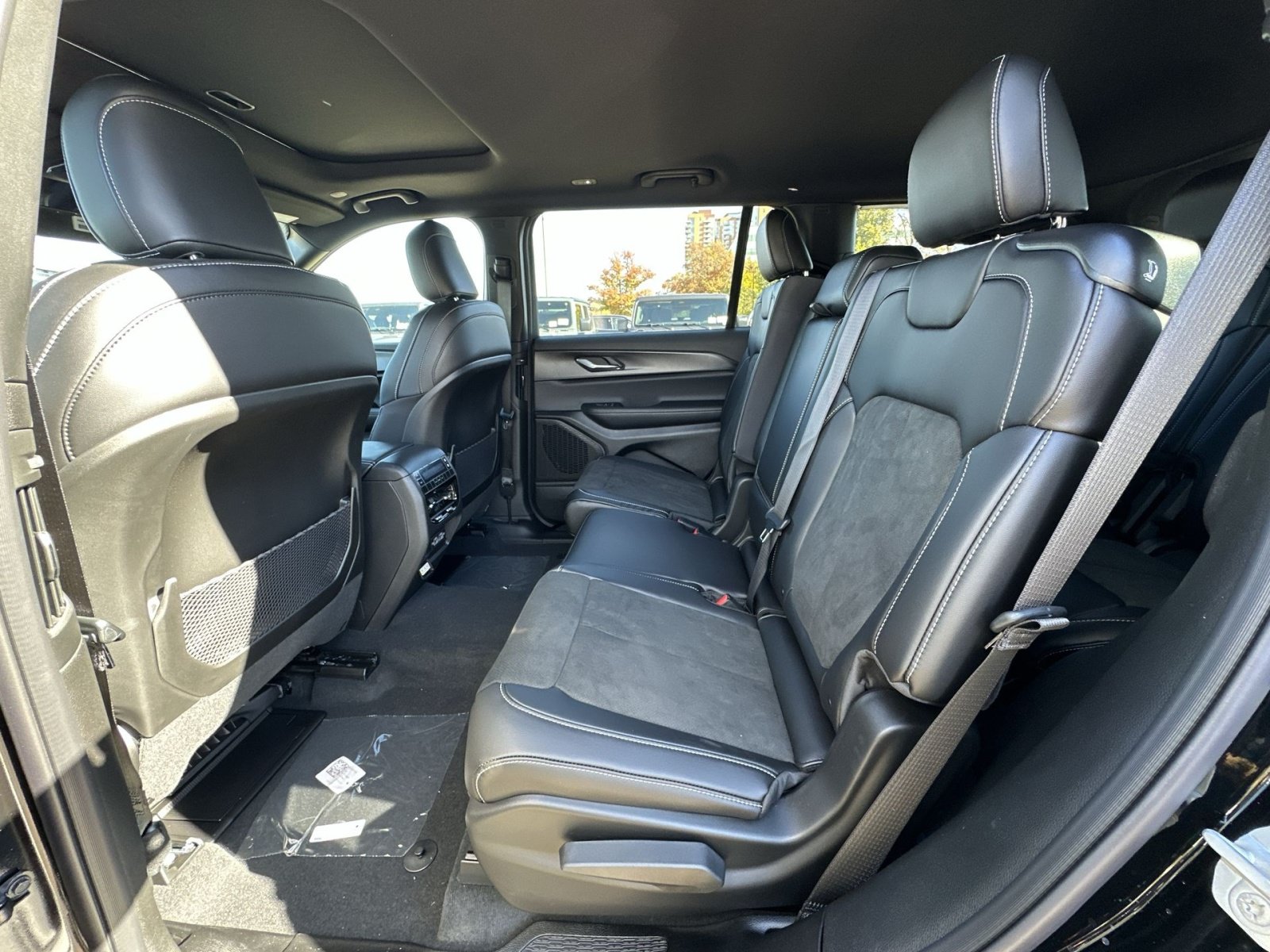 New 2025 Jeep Grand Cherokee L Altitude AWD/4WD image 24