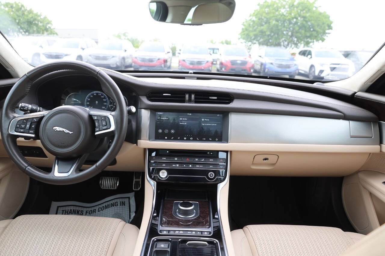 Used 2020 Jaguar XF Prestige AWD/4WD image 14