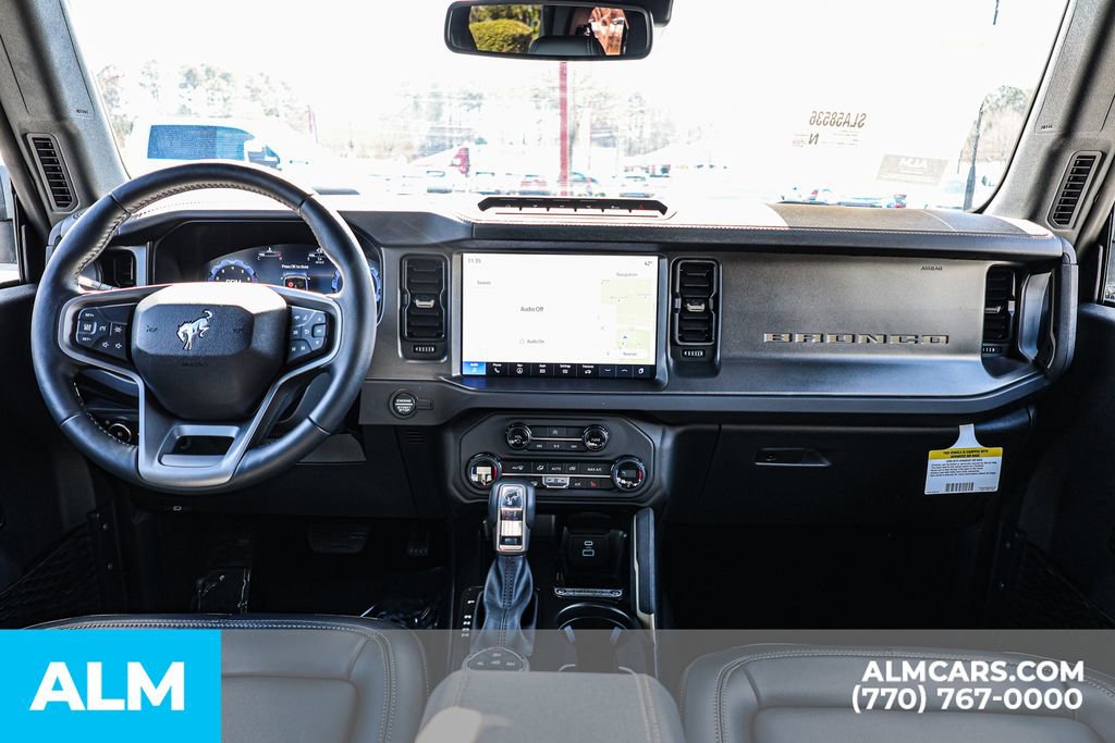 Used 2025 Ford Bronco Badlands image 28