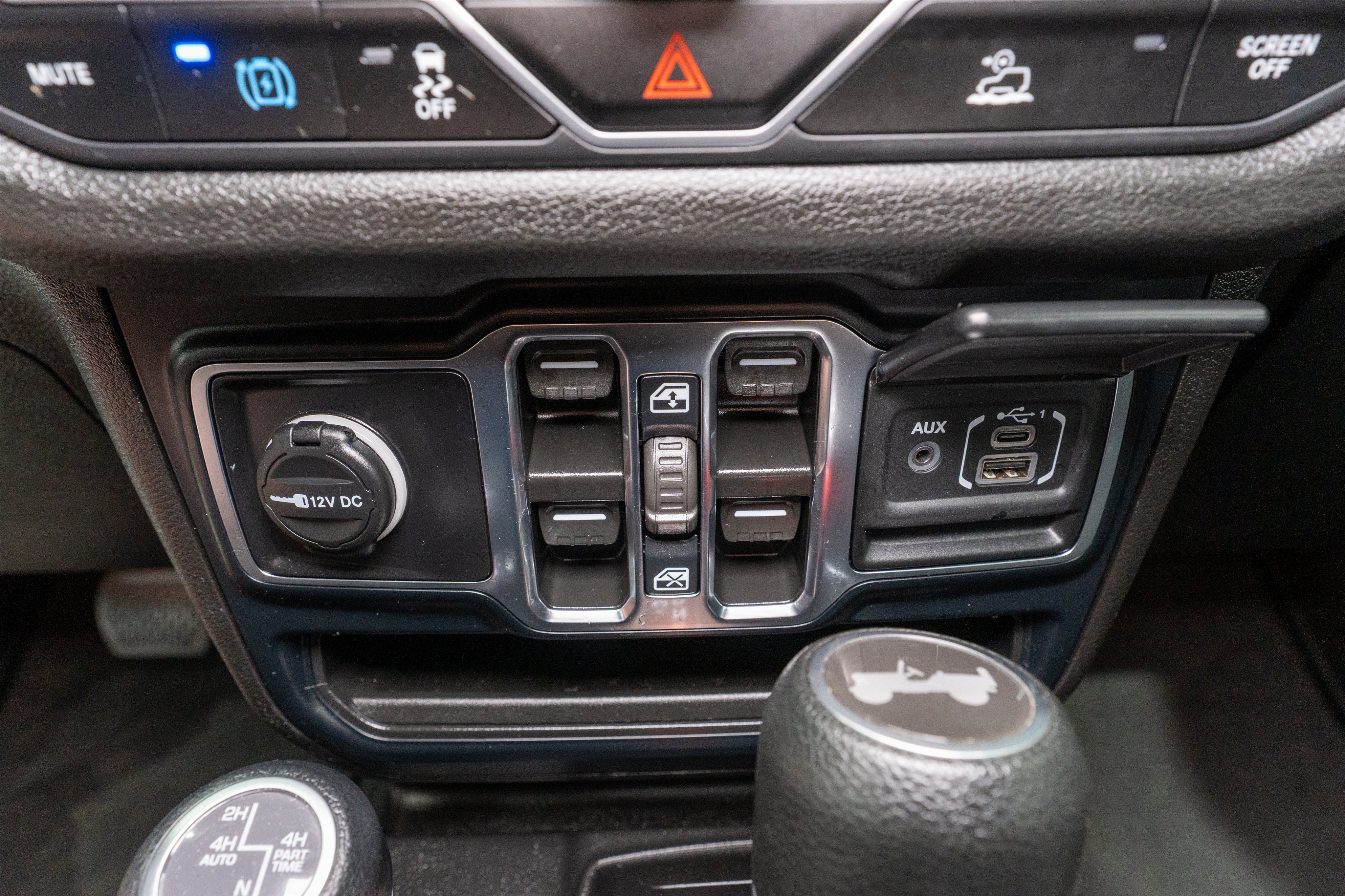 Used 2024 Jeep Wrangler Unlimited w/ Convenience Group AWD/4WD image 21