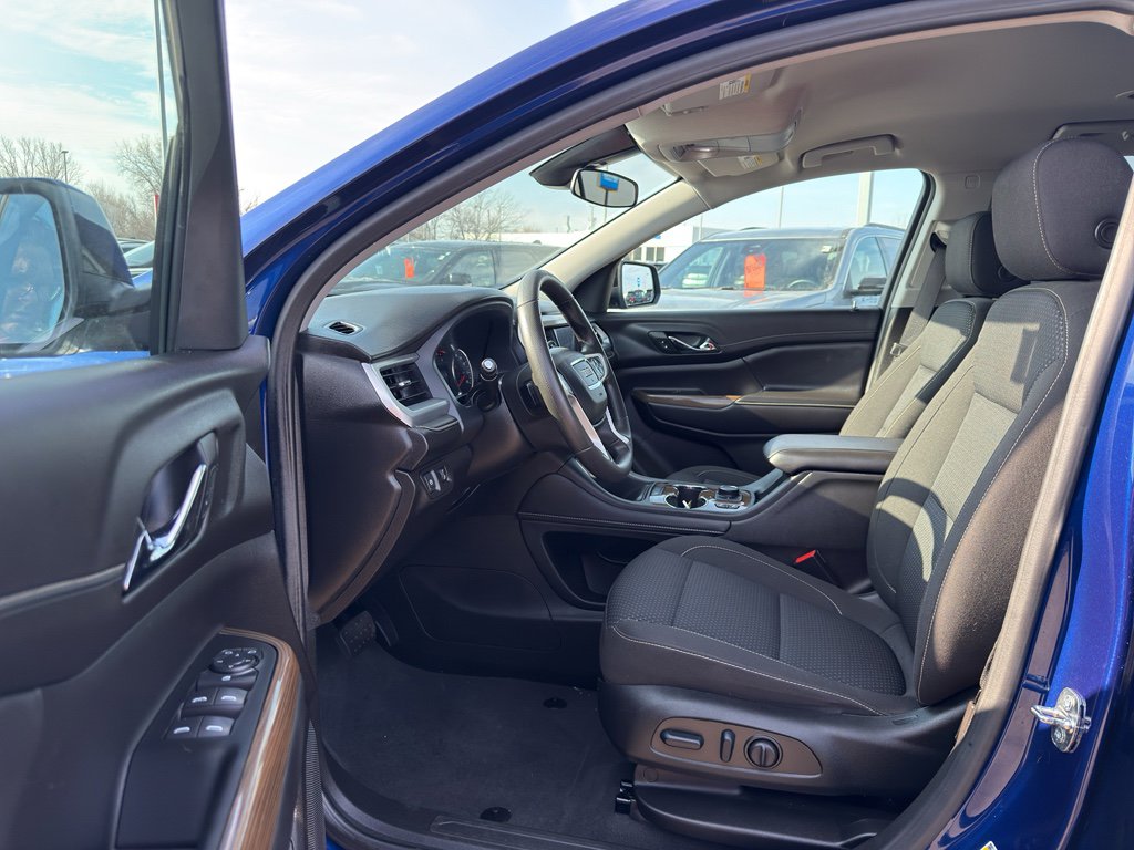 Used 2023 GMC Acadia SLE w/ Driver Convenience Package image 11