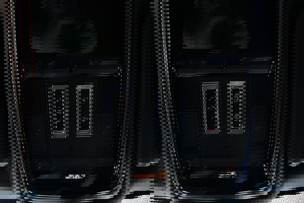 Used 2020 Land Rover Range Rover LWB SV Autobiography image 14