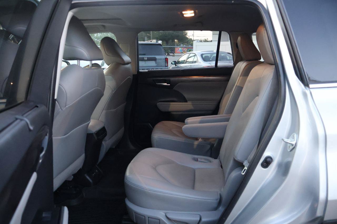 Used 2020 Toyota Highlander Limited FWD image 15
