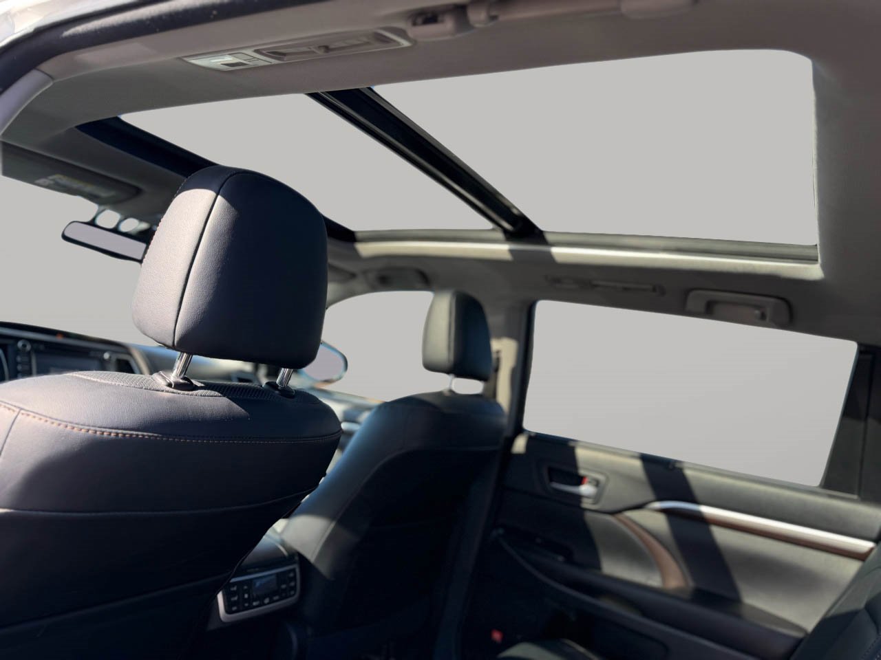 Used 2016 Toyota Highlander Limited image 29