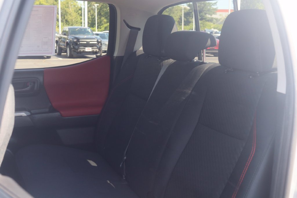 Certified 2021 Toyota Tacoma SR5 AWD/4WD image 33