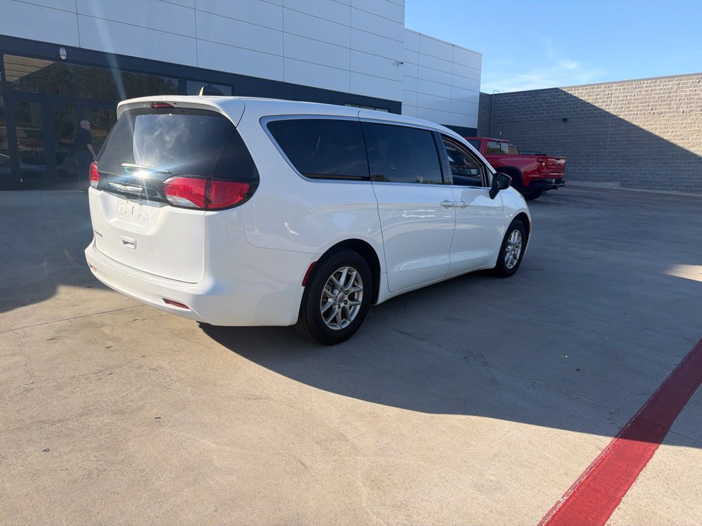 Used 2024 Chrysler Voyager LX FWD image 3