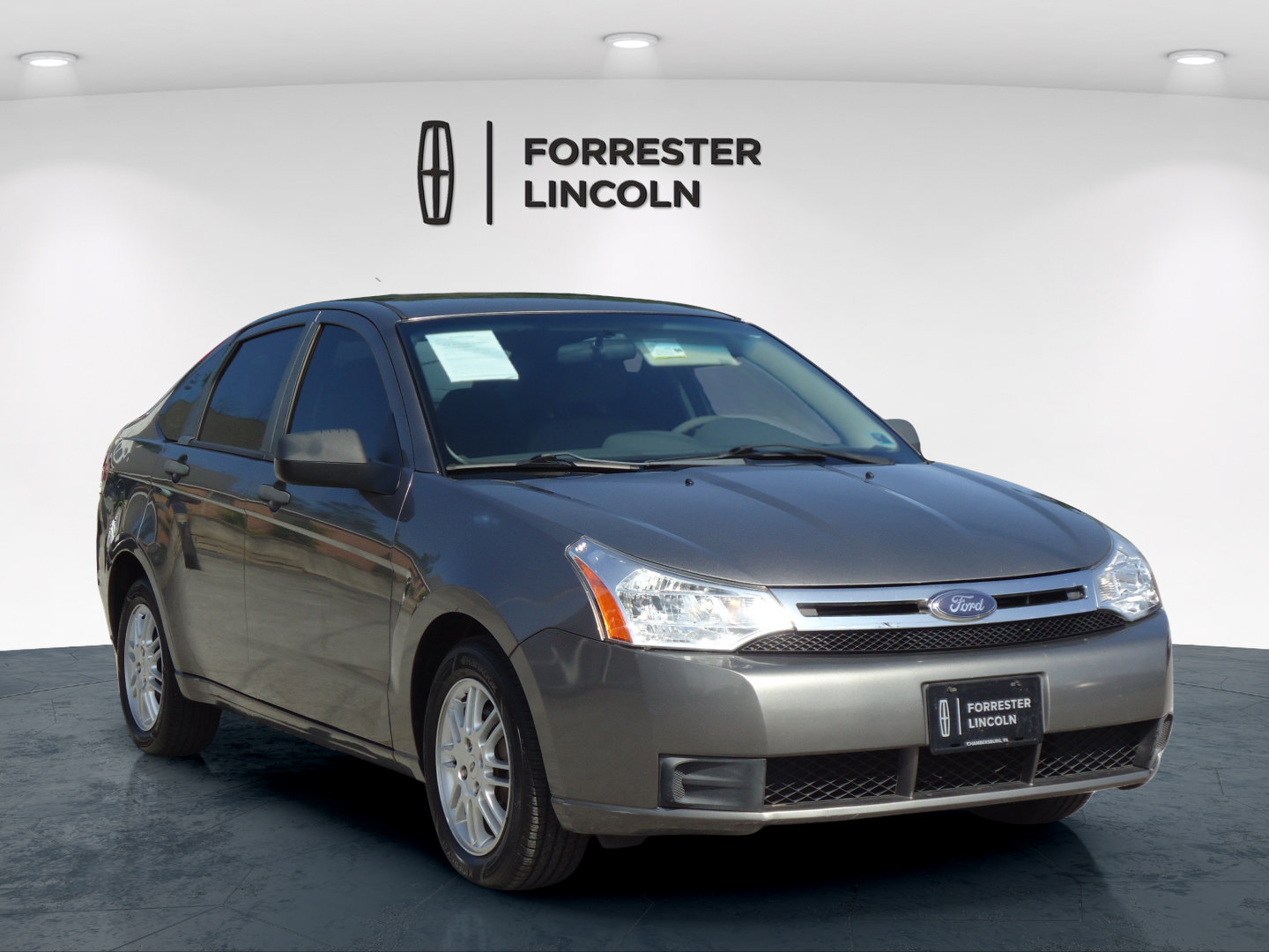 Used 2010 Ford Focus SE FWD image 1