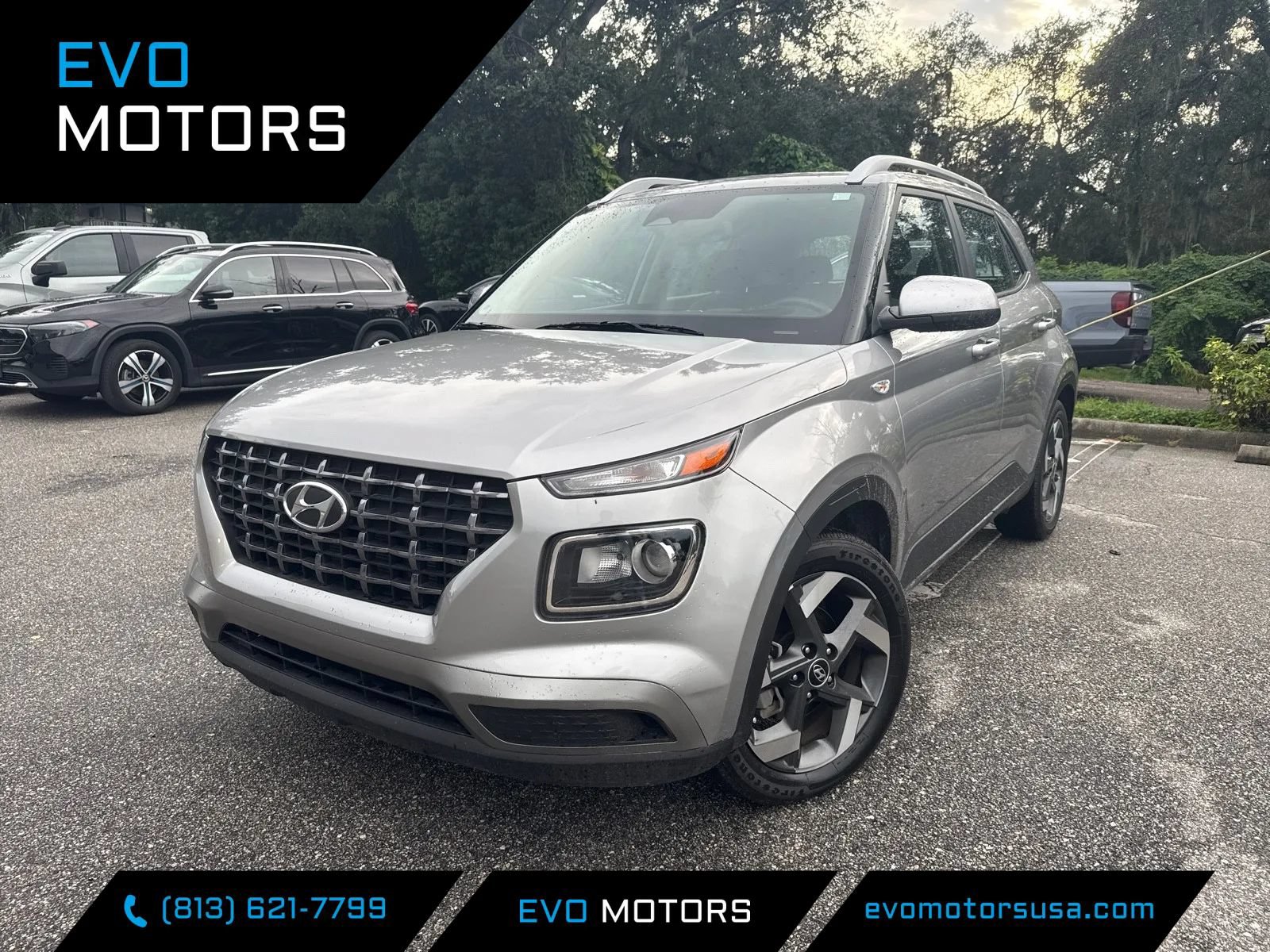 Used 2024 Hyundai Venue SEL FWD image 1