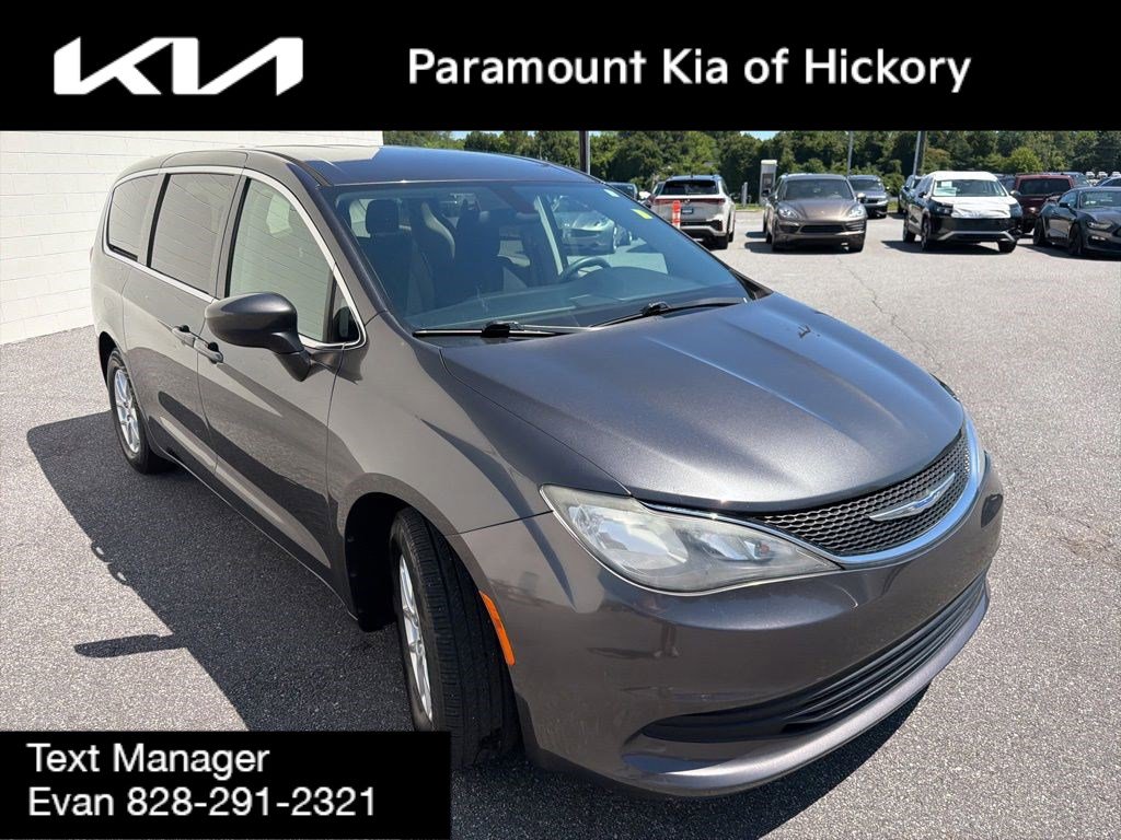 Used 2018 Chrysler Pacifica LX FWD image 3
