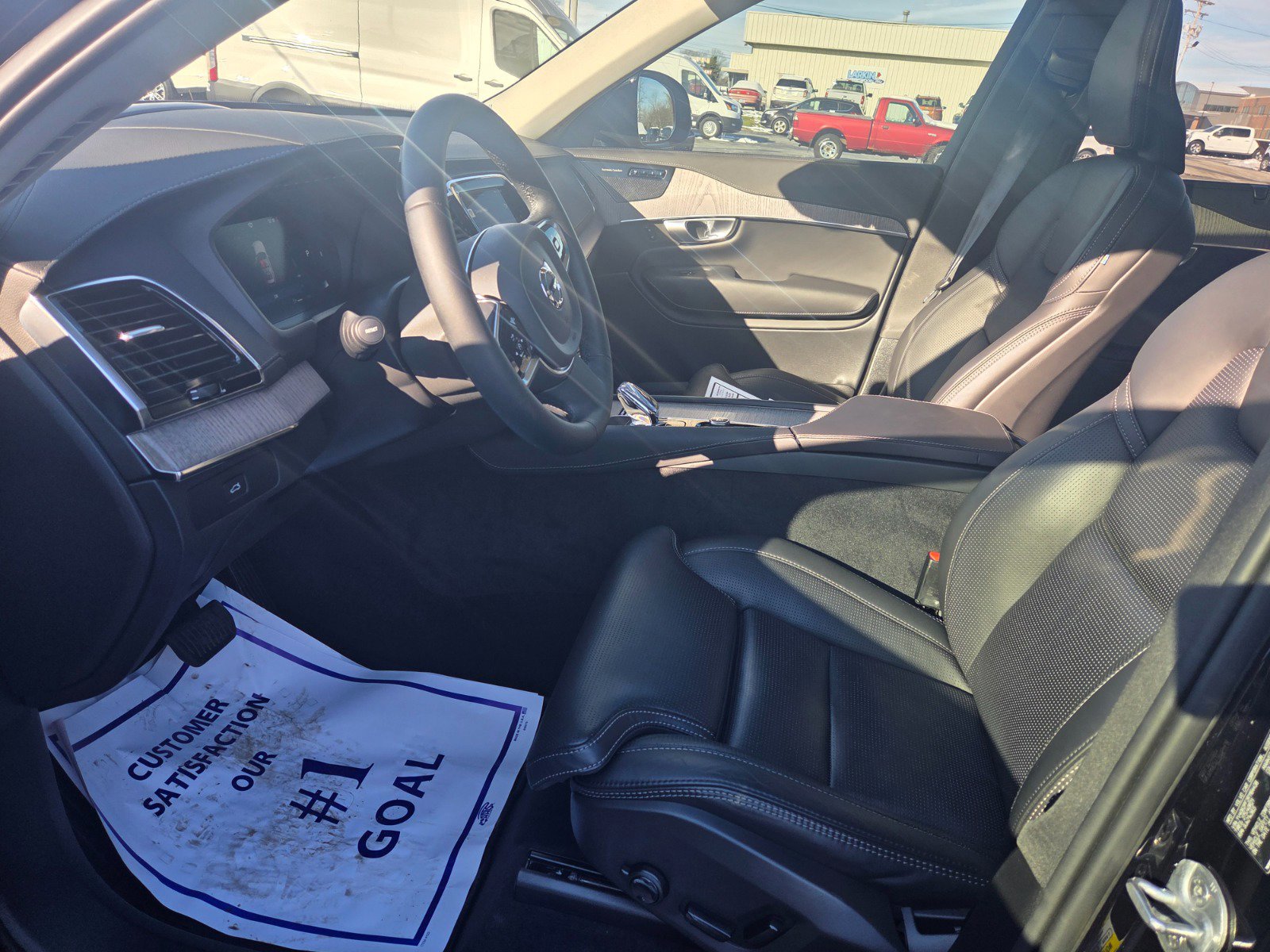 Used 2024 Volvo XC90 B6 Ultimate w/ Protection Package Premier image 9