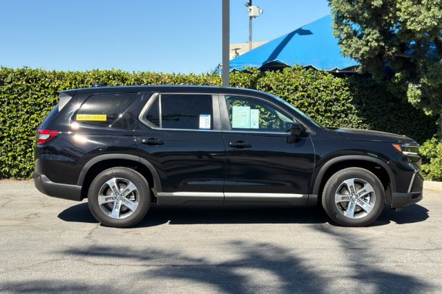 Certified 2025 Honda Pilot EX-L image 3