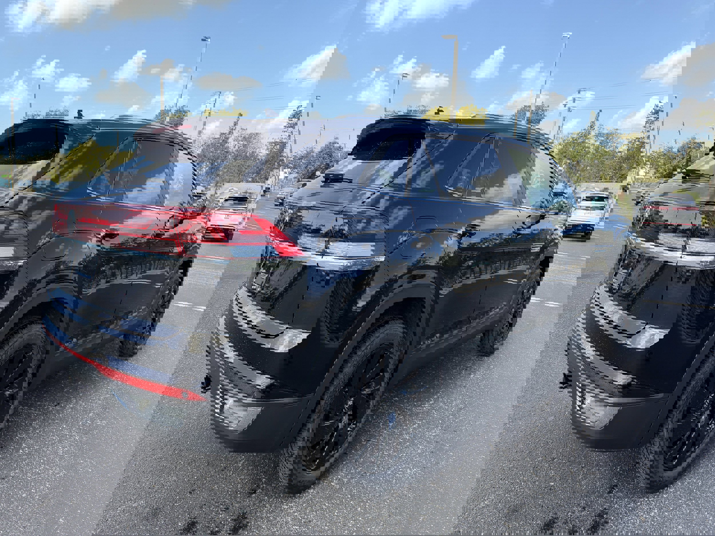 New 2026 Volkswagen Atlas Cross Sport SE FWD image 3