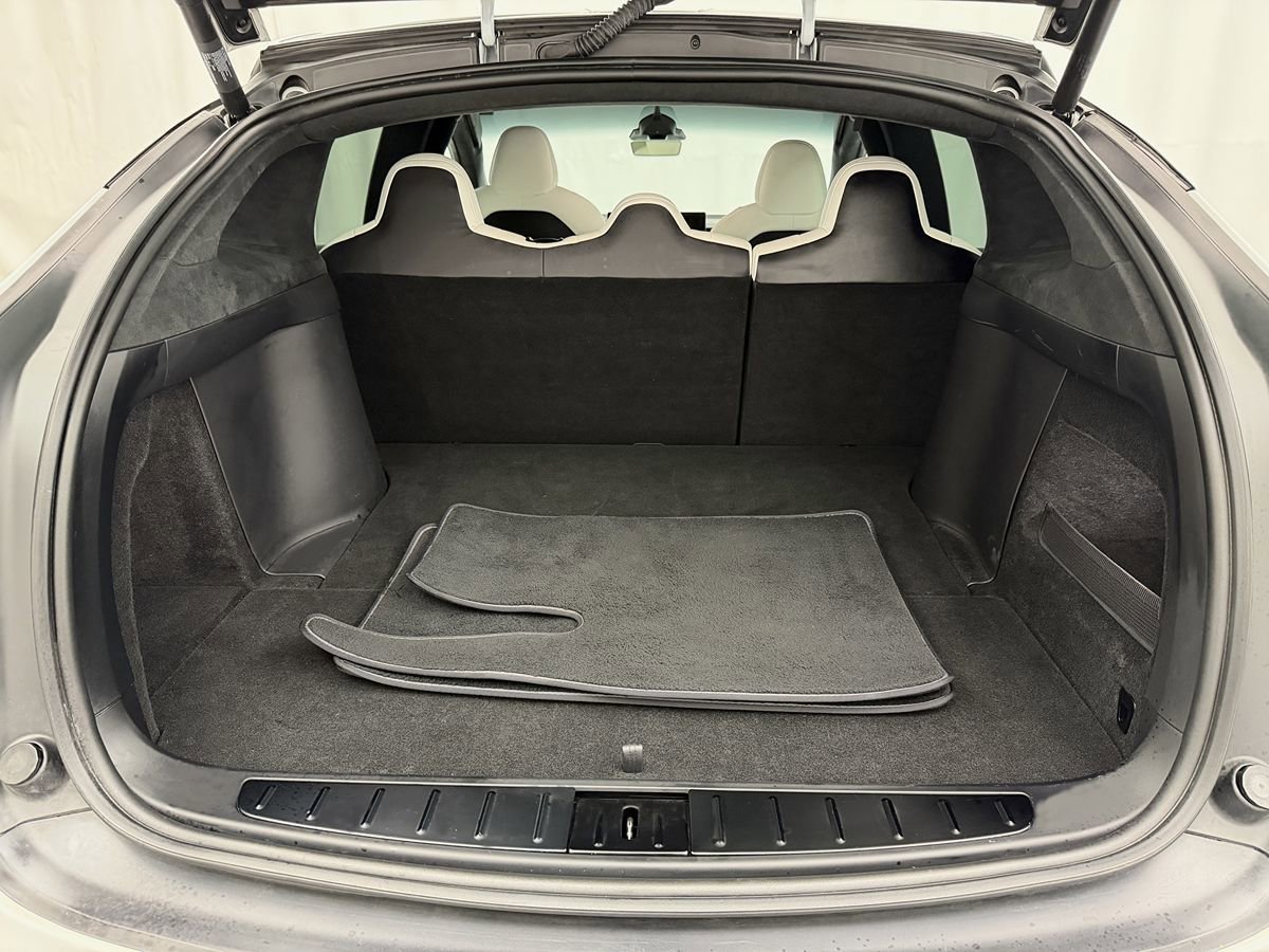 Used 2022 Tesla Model X image 42