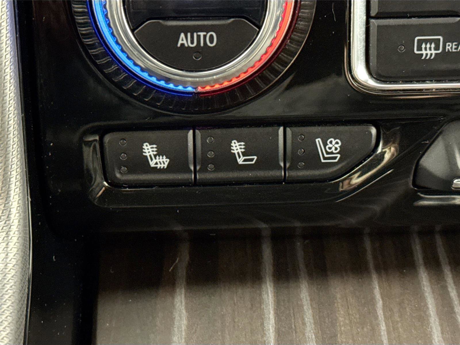 Used 2023 GMC Yukon Denali image 8