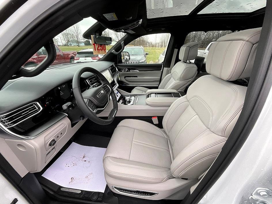 New 2026 Jeep Grand Wagoneer L Summit image 17