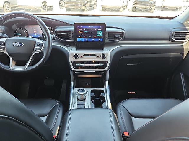 Used 2022 Ford Explorer XLT w/ Equipment Group 202A image 10