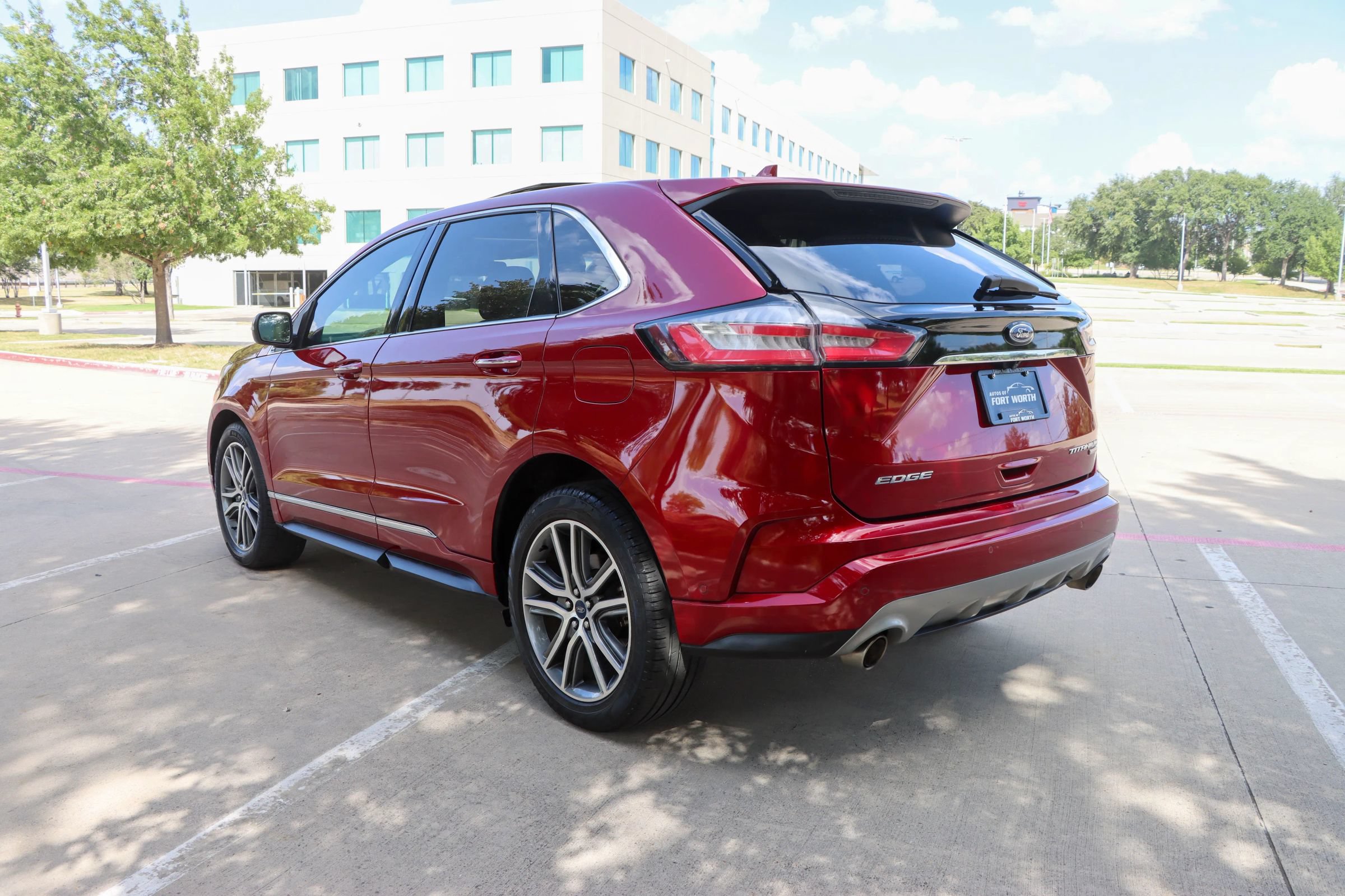 Used 2019 Ford Edge Titanium w/ Equipment Group 301A FWD image 5