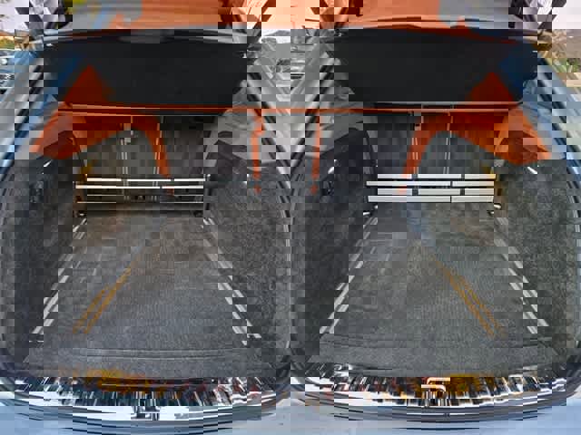 Used 2023 Bentley Bentayga Plug-In Hybrid image 23