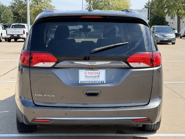 Used 2018 Chrysler Pacifica Touring-L w/ Tire & Wheel Group FWD image 5