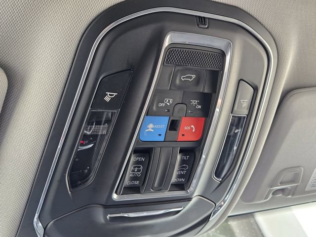 Used 2023 Jeep Grand Cherokee Laredo w/ Luxury Tech Group I AWD/4WD image 33
