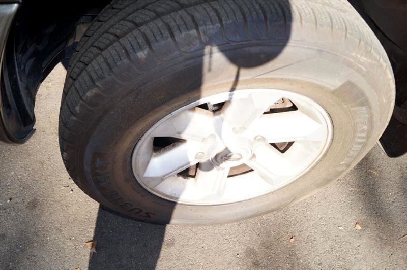 Used 2003 Nissan Pathfinder SE image 16