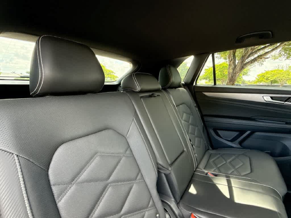 Certified 2025 Volkswagen Atlas Cross Sport SE FWD image 26