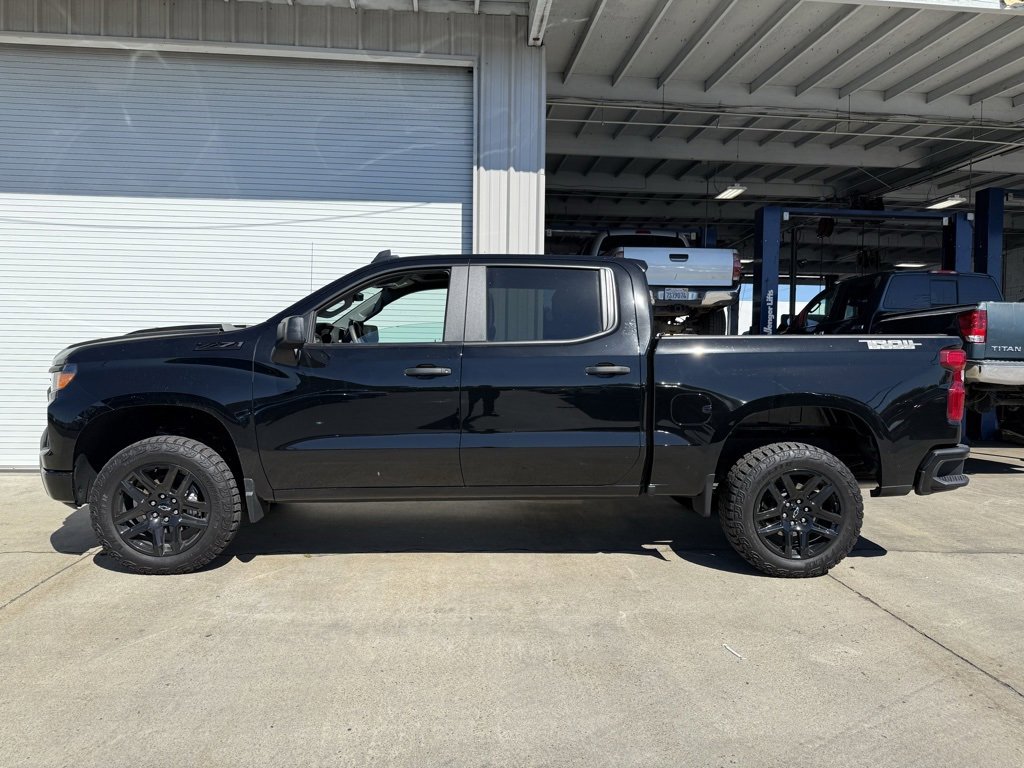 Used 2025 Chevrolet Silverado 1500 Custom Trail Boss w/ Dark Appearance Package image 4