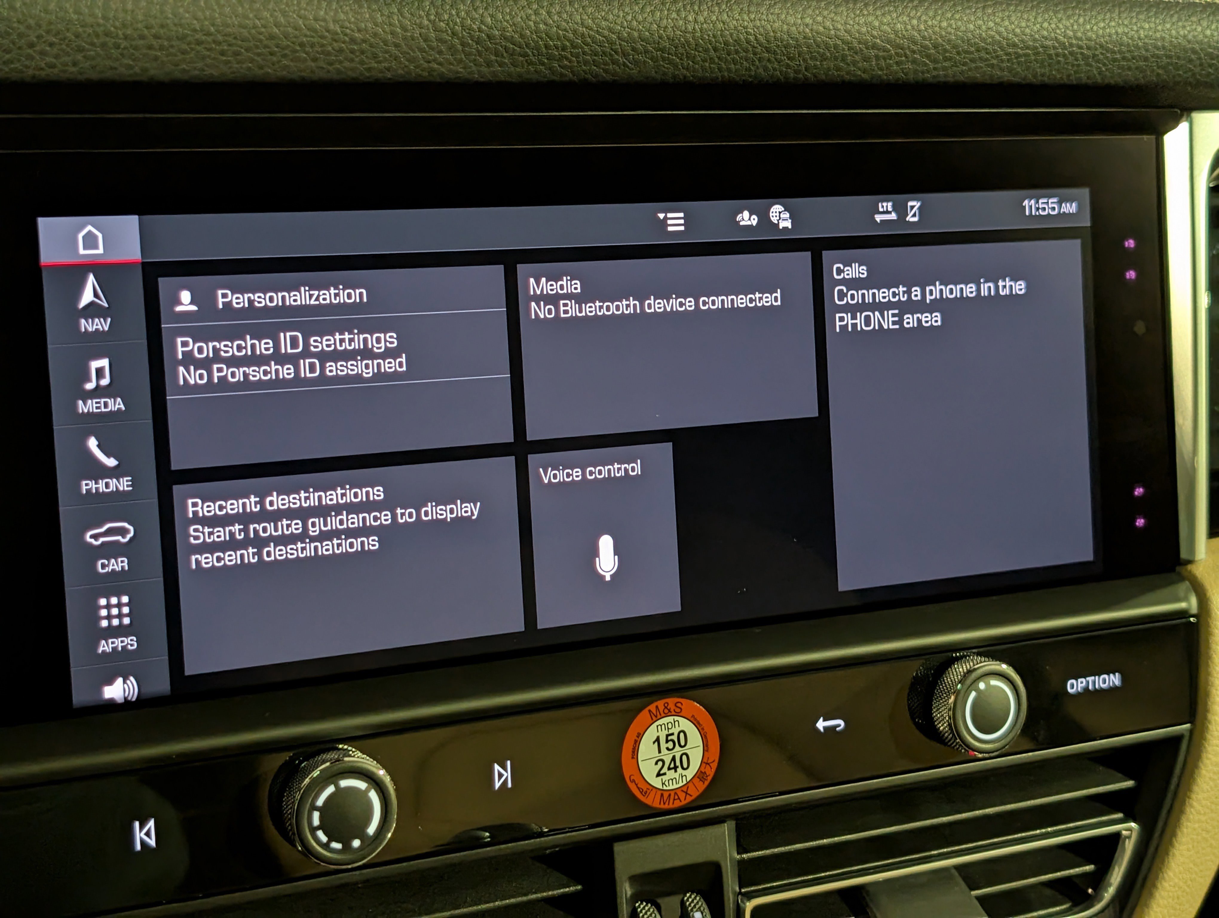 Certified 2025 Porsche Macan image 32