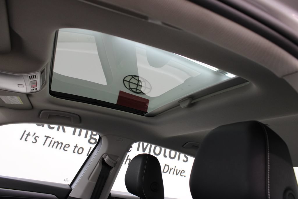 Used 2024 Volkswagen Jetta SE FWD image 13