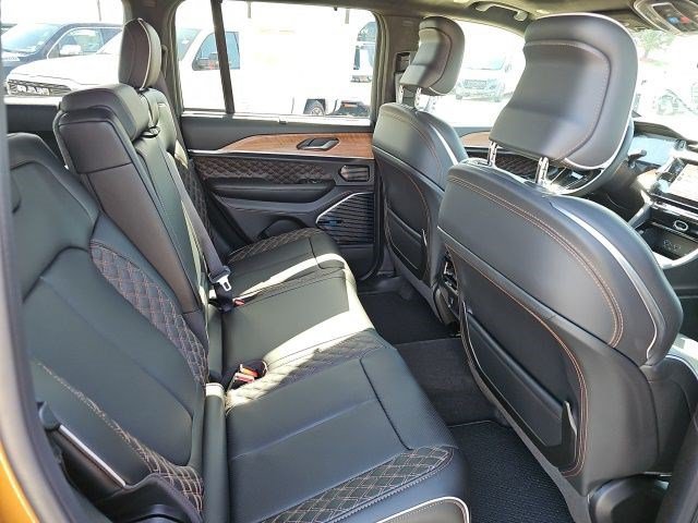 Used 2026 Jeep Grand Cherokee Summit w/ Obsidian Package AWD/4WD image 15